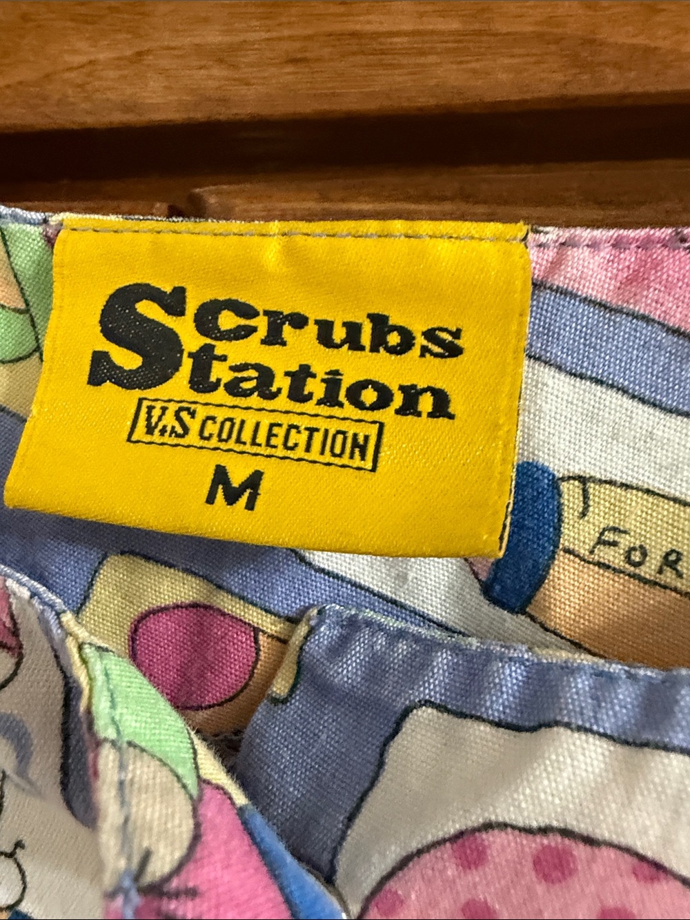 3 scrubs 4 nursery 1 short sleeve 2 long sleeve Similar sizes XL all for one - Picture 9 of 11